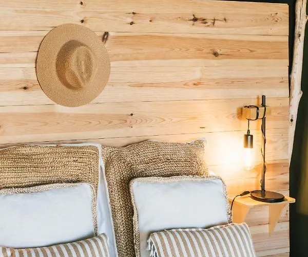 אוהל מפואר Parque Dos Monges *