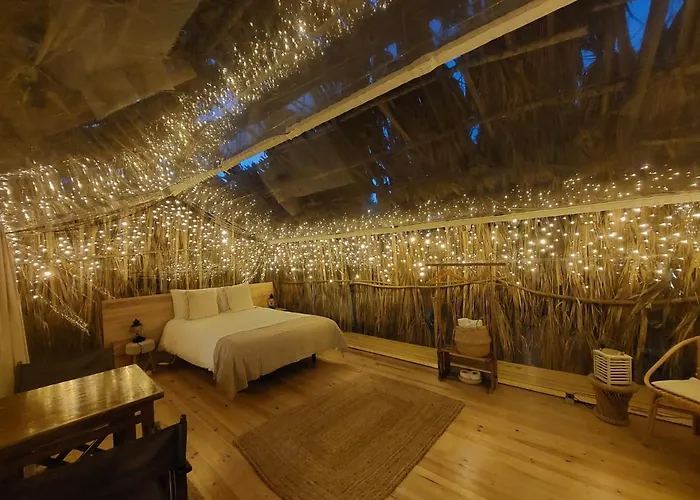 אוהל מפואר Parque Dos Monges *