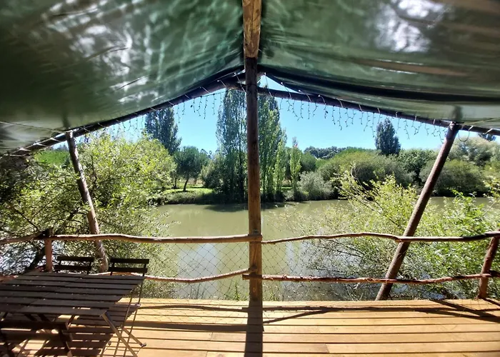 אוהל מפואר Parque Dos Monges *