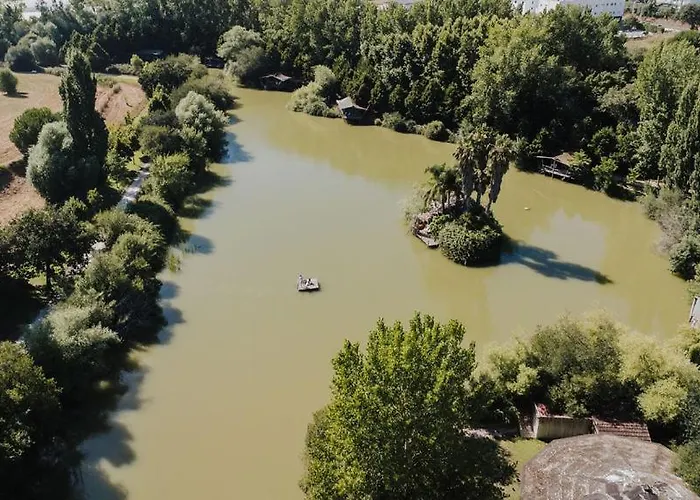 Campismo de Luxo Parque Dos Monges